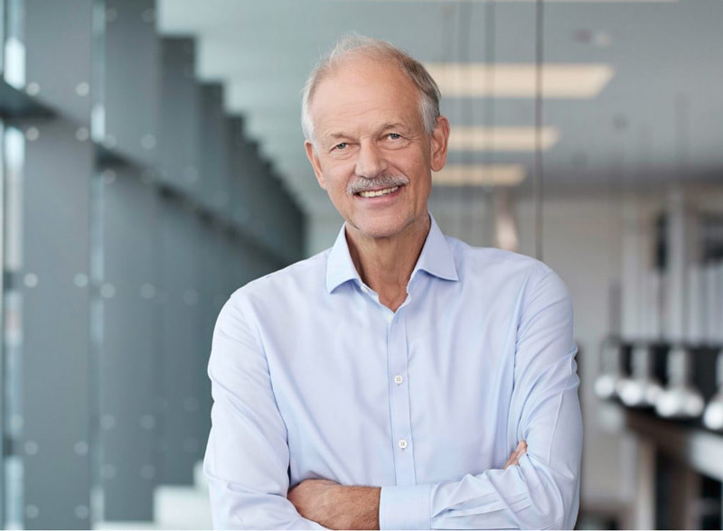 創設者兼科学顧問 ウィリー・A・カレンダー氏